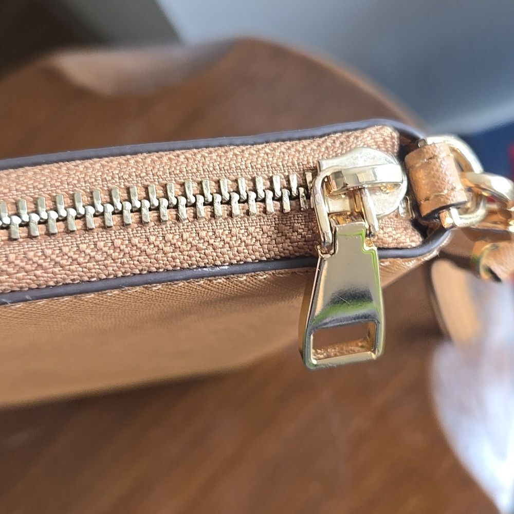 Tory Burch Emerson Wallet Continental - Picture 3 of 11